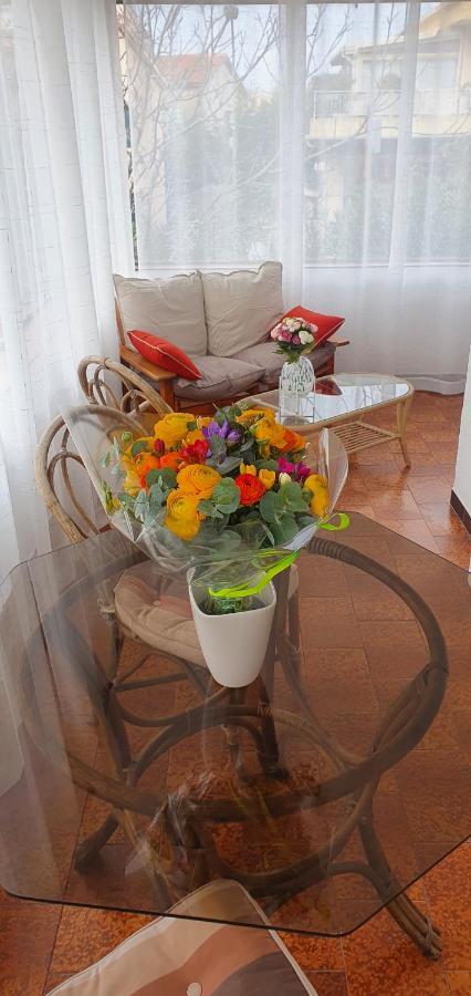 Appartement Entier Au Dessus De Villa, Climatisation Reversible Poele A Bois Tres Chaleureux , Wi Fi Parking Privee Gratuit Situation 500 M, Plage Et Centre Ville Sanary-sur-Mer Exterior foto